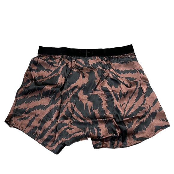 TOM FORD***Animal Print Silk Boxer Shorts***Med. $525 - Picture 5 of 6